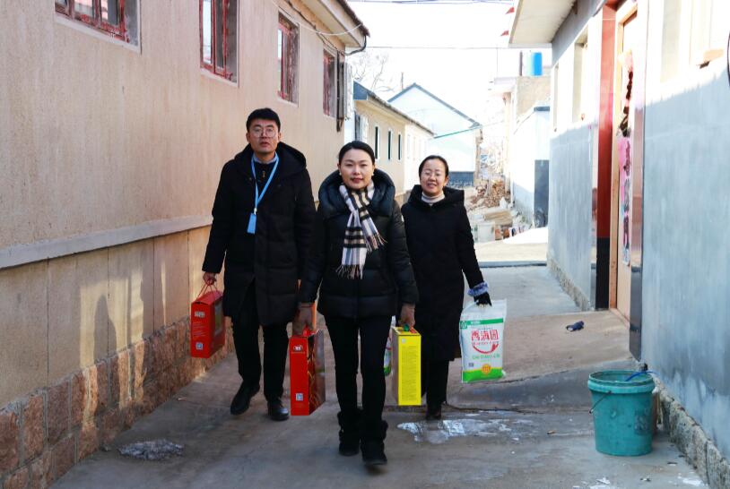 寒冬臘月送溫暖，真情幫扶暖人心 ——德才裝飾走訪慰問膠州市困難群眾(圖3)