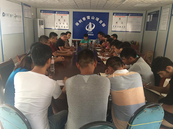 公司開展送清涼活動(dòng)(圖2) 公司開展送清涼活動(dòng)(圖2)