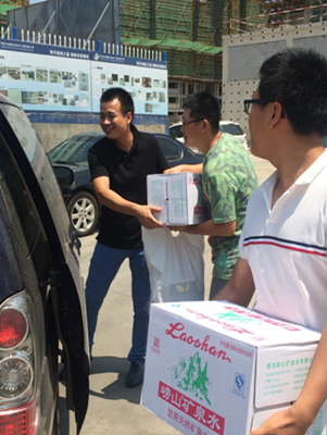 炎炎夏日送清涼，慰問一線勞動者(圖4)