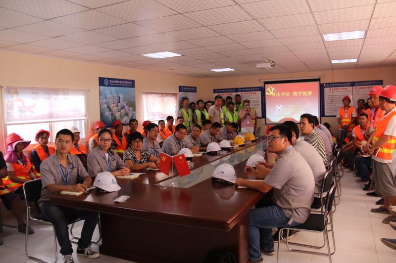 黨建做抓手，法律服務(wù)送工地(圖1)