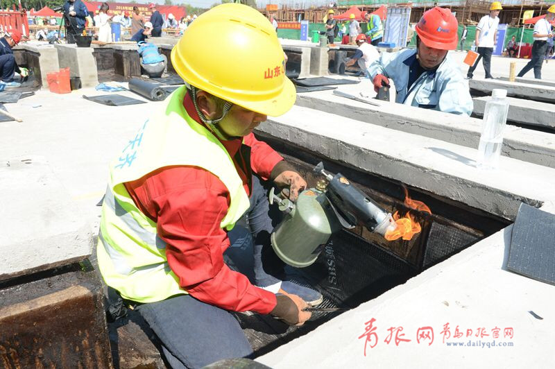 比速度拼質(zhì)量！青島農(nóng)民工建筑技能大比拼(圖2)