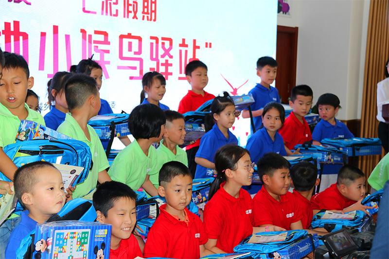 中建聯(lián)合承辦“牽手關(guān)愛，七彩假期”工地小候鳥驛站(圖2)