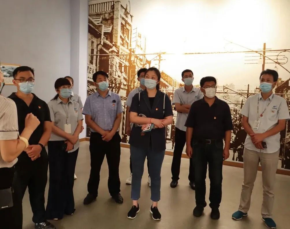 銘記黨史，砥礪前行|支部共建走進(jìn)青島市博物館(圖2)