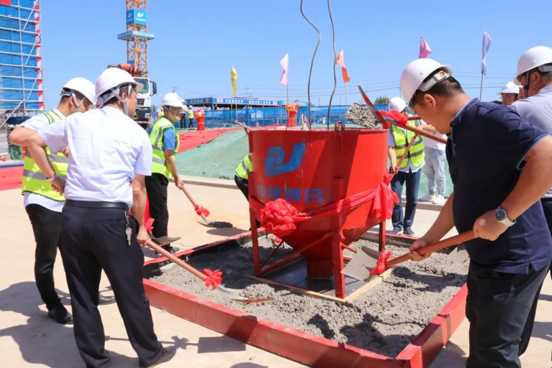 獻(xiàn)禮第38個教師節(jié)，中建聯(lián)合承建的新三屯小學(xué)綜合樓正式封頂(圖3)