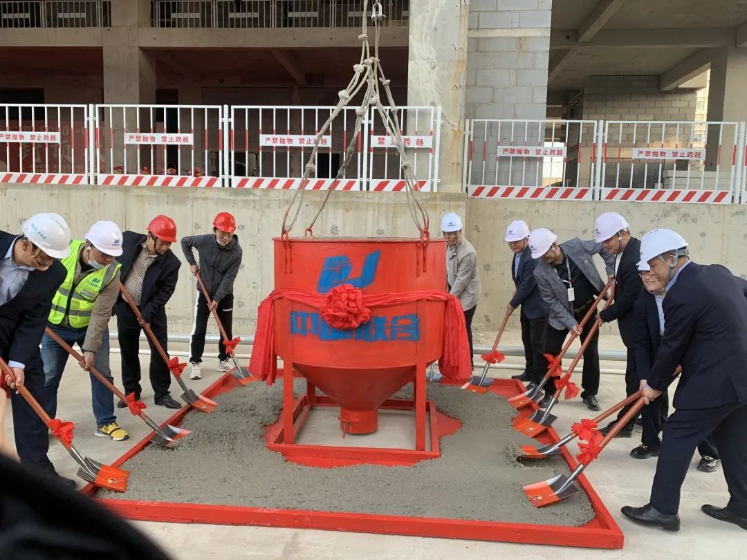 傾心匠筑，未來可期|德才創(chuàng)新中心辦公樓喜封金頂(圖3)