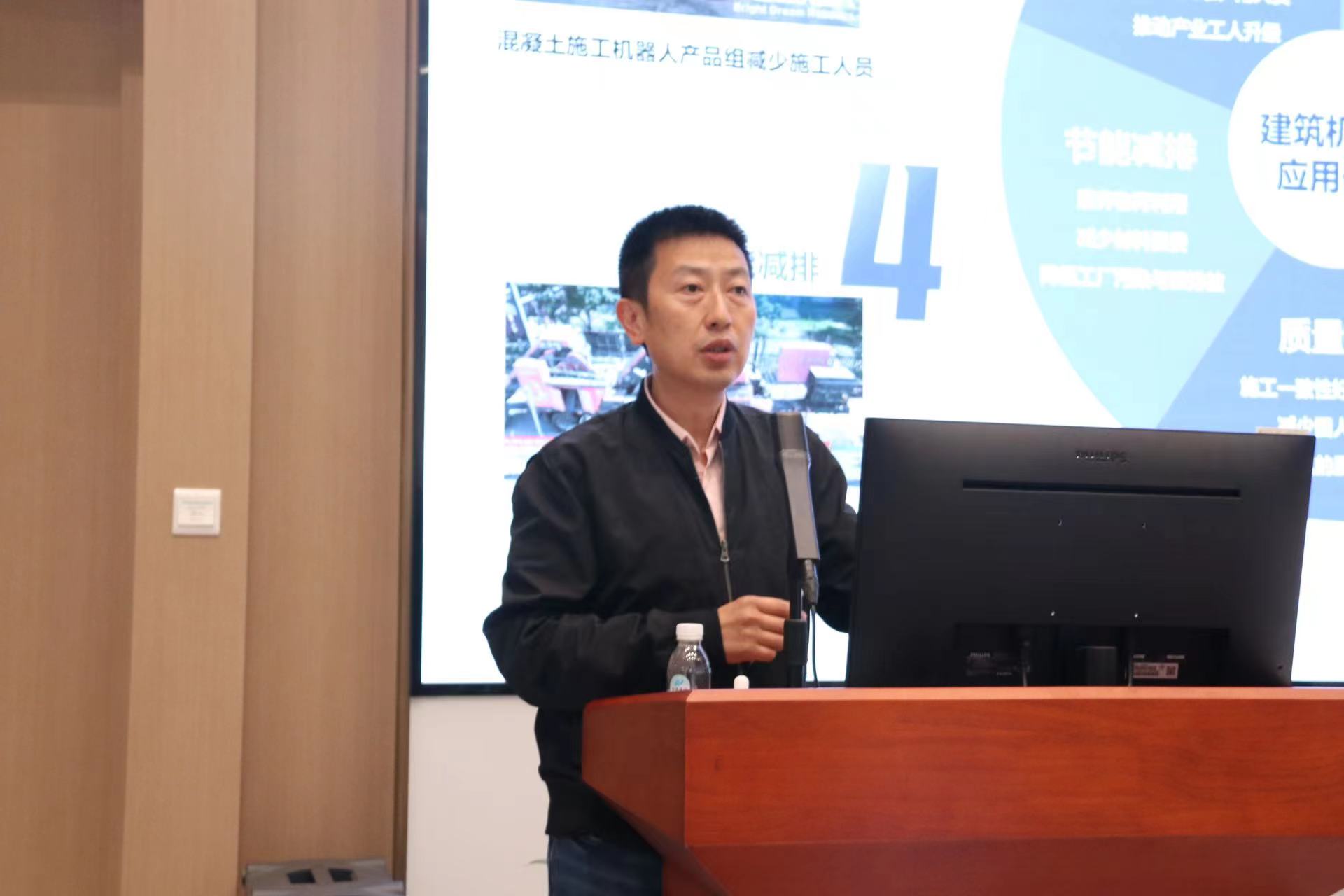 德才集團(tuán)開(kāi)展2023年度智能建造標(biāo)桿項(xiàng)目培訓(xùn)講座，中建聯(lián)合董事長(zhǎng)袁永林參加座談(圖2)