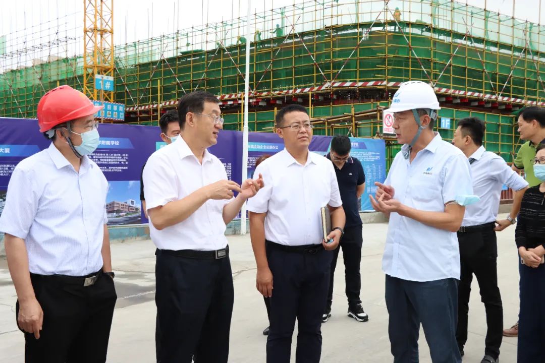 中建聯(lián)合|青島市政協(xié)副主席卞建平蒞臨云谷學校項目督導調(diào)研(圖2)